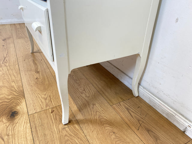 Sehr hübsche weiße skandinavische 50er Jahre Kommode aus vollem Holz mit geräumigen Schubladen & Holzgriffen I Schubladekommode Wäschekommode Sideboard Schrank Vintage 60er I