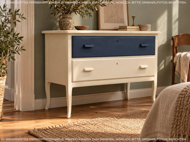 Sehr hübsche weiße skandinavische 50er Jahre Kommode aus vollem Holz mit geräumigen Schubladen & Holzgriffen I Schubladekommode Wäschekommode Sideboard Schrank Vintage 60er I