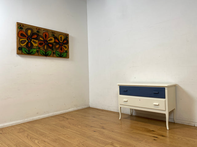 Sehr hübsche weiße skandinavische 50er Jahre Kommode aus vollem Holz mit geräumigen Schubladen & Holzgriffen I Schubladekommode Wäschekommode Sideboard Schrank Vintage 60er I