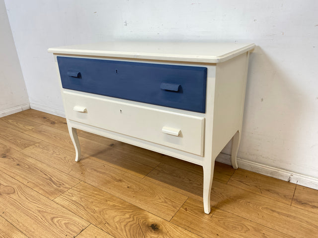 Sehr hübsche weiße skandinavische 50er Jahre Kommode aus vollem Holz mit geräumigen Schubladen & Holzgriffen I Schubladekommode Wäschekommode Sideboard Schrank Vintage 60er I