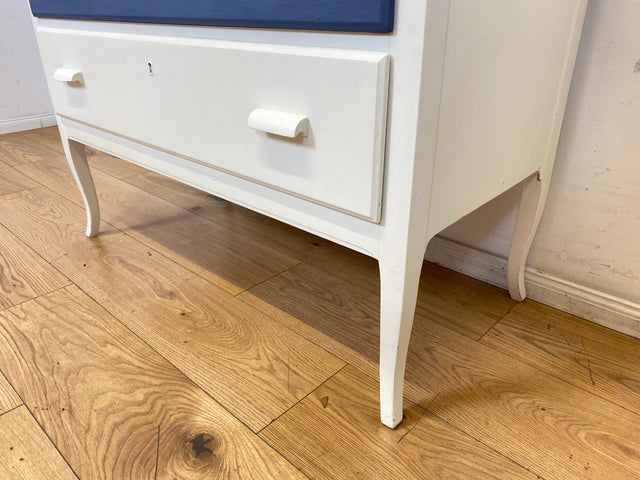 Sehr hübsche weiße skandinavische 50er Jahre Kommode aus vollem Holz mit geräumigen Schubladen & Holzgriffen I Schubladekommode Wäschekommode Sideboard Schrank Vintage 60er I