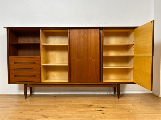 Stilvolles Mid-Century Designer Highboard von Hilker in Teakholz mit Schiebetüren I Schrank Sideboard Anrichte Bücherschrank Wohnzimmerschrank Danisch Design Vintage Teak I