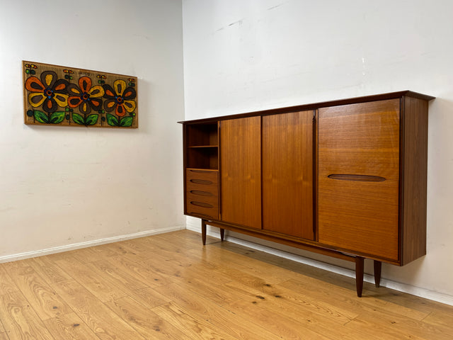 Stilvolles Mid-Century Designer Highboard von Hilker in Teakholz mit Schiebetüren I Schrank Sideboard Anrichte Bücherschrank Wohnzimmerschrank Danisch Design Vintage Teak I