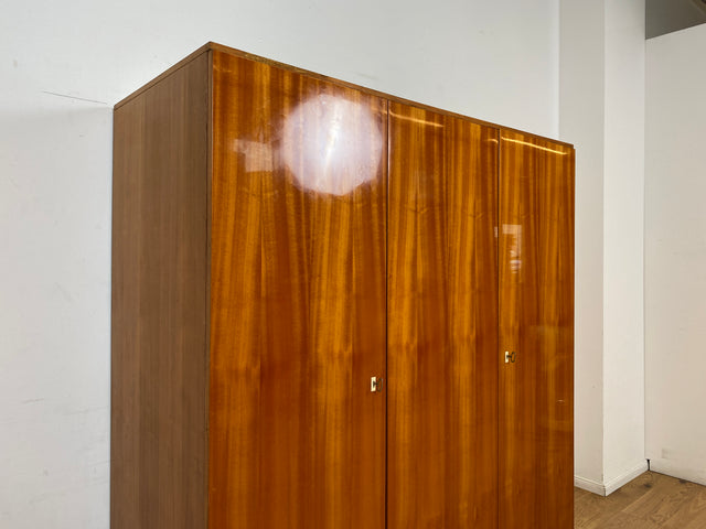 WMK I Das Glanzstück I Perfekt aufgeteilter Mid-Century Kleiderschrank aus 1967 mit Schubladen