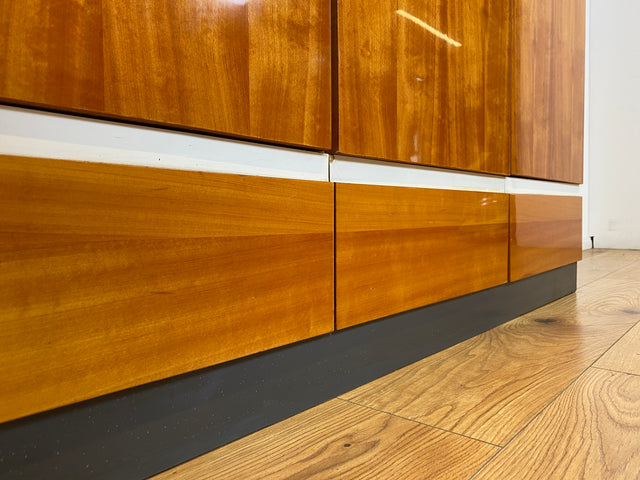 WMK I Das Glanzstück I Perfekt aufgeteilter Mid-Century Kleiderschrank aus 1967 mit Schubladen