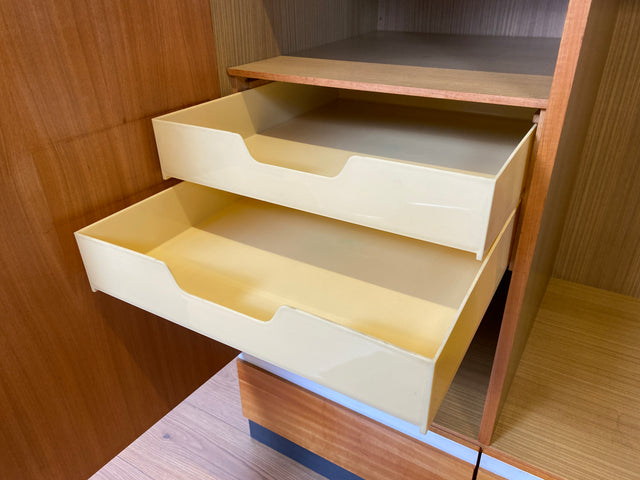 WMK I Das Glanzstück I Perfekt aufgeteilter Mid-Century Kleiderschrank aus 1967 mit Schubladen I Schrank Schlafzimmerschrank Wäscheschrank Wardrobe Vintage Retro 60er 70er I Berlin Leipzig Hamburg