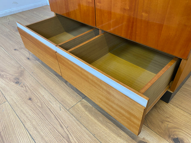 WMK I Das Glanzstück I Perfekt aufgeteilter Mid-Century Kleiderschrank aus 1967 mit Schubladen I Schrank Schlafzimmerschrank Wäscheschrank Wardrobe Vintage Retro 60er 70er I Berlin Leipzig Hamburg