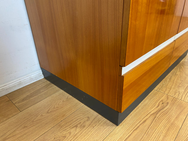 WMK I Das Glanzstück I Perfekt aufgeteilter Mid-Century Kleiderschrank aus 1967 mit Schubladen I Schrank Schlafzimmerschrank Wäscheschrank Wardrobe Vintage Retro 60er 70er I Berlin Leipzig Hamburg