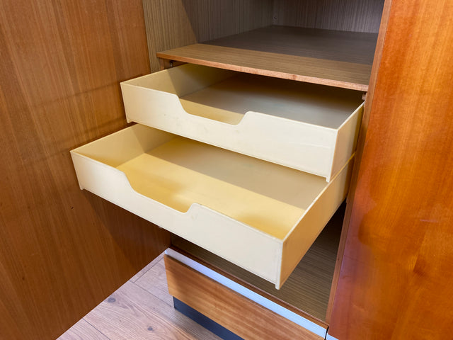 WMK I Das Glanzstück I Perfekt aufgeteilter Mid-Century Kleiderschrank aus 1967 mit Schubladen