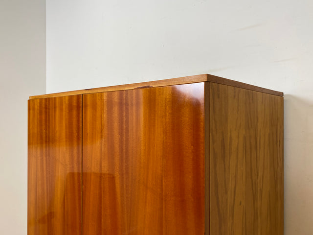 WMK I Das Glanzstück I Perfekt aufgeteilter Mid-Century Kleiderschrank aus 1967 mit Schubladen I Schrank Schlafzimmerschrank Wäscheschrank Wardrobe Vintage Retro 60er 70er I Berlin Leipzig Hamburg