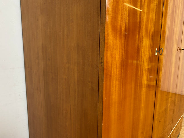WMK I Das Glanzstück I Perfekt aufgeteilter Mid-Century Kleiderschrank aus 1967 mit Schubladen