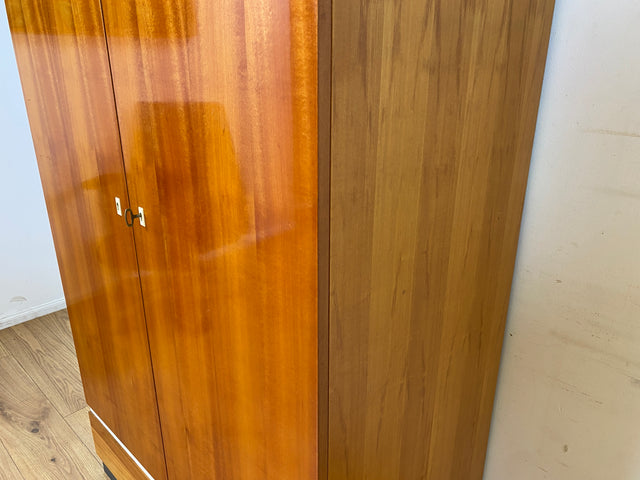 WMK I Das Glanzstück I Perfekt aufgeteilter Mid-Century Kleiderschrank aus 1967 mit Schubladen I Schrank Schlafzimmerschrank Wäscheschrank Wardrobe Vintage Retro 60er 70er I Berlin Leipzig Hamburg