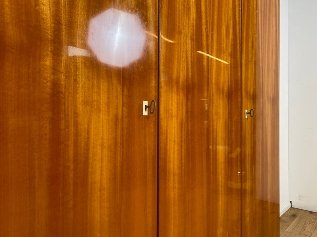 WMK I Das Glanzstück I Perfekt aufgeteilter Mid-Century Kleiderschrank aus 1967 mit Schubladen