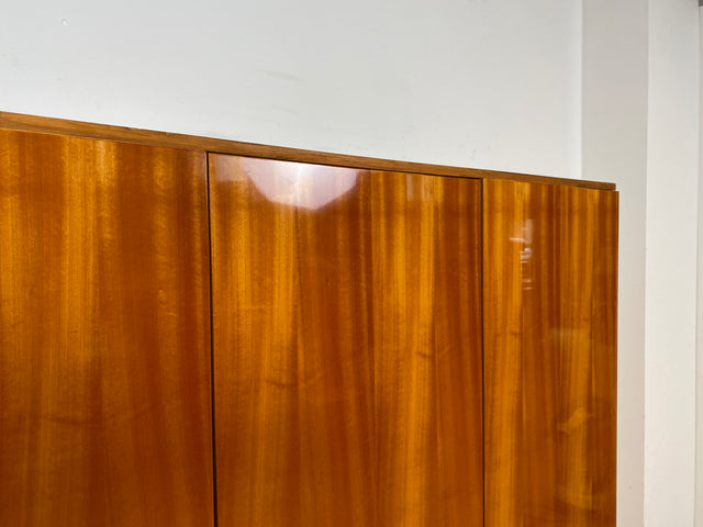 WMK I Das Glanzstück I Perfekt aufgeteilter Mid-Century Kleiderschrank aus 1967 mit Schubladen