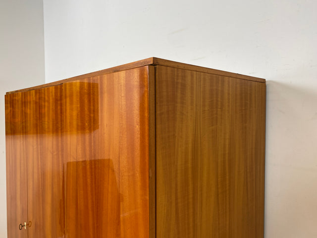 WMK I Das Glanzstück I Perfekt aufgeteilter Mid-Century Kleiderschrank aus 1967 mit Schubladen