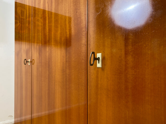 WMK I Das Glanzstück I Perfekt aufgeteilter Mid-Century Kleiderschrank aus 1967 mit Schubladen