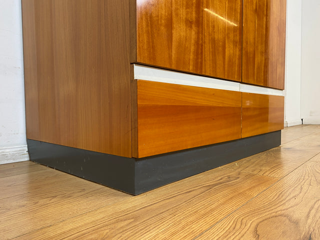 WMK I Das Glanzstück I Perfekt aufgeteilter Mid-Century Kleiderschrank aus 1967 mit Schubladen I Schrank Schlafzimmerschrank Wäscheschrank Wardrobe Vintage Retro 60er 70er I Berlin Leipzig Hamburg