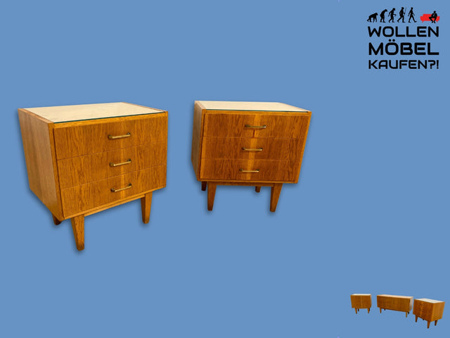 WMK I Stilvoller Mid-Century Nachttisch aus 1965 in Eiche mit Schubladen und Messinggriffen