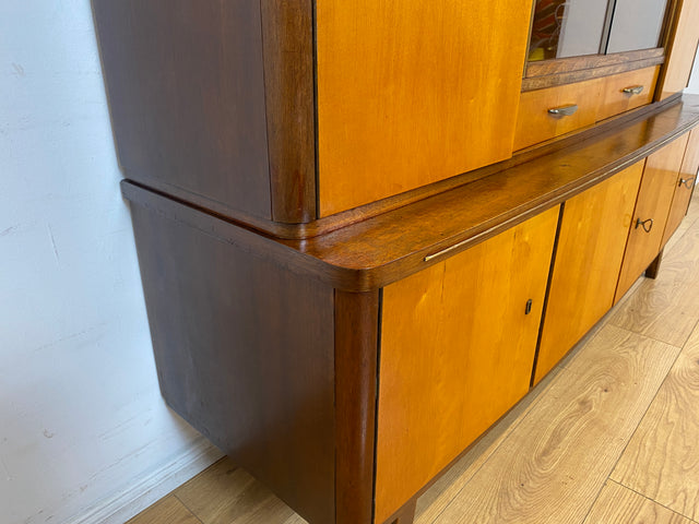 WMK I Stilvoller und gut erhaltener Mid-Century Wohnzimmerschrank mit Vitrine und Schubladen