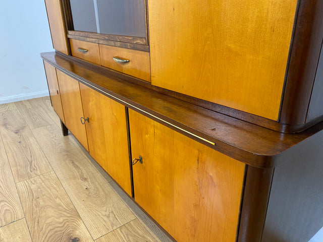 WMK I Stilvoller und gut erhaltener Mid-Century Wohnzimmerschrank mit Vitrine und Schubladen