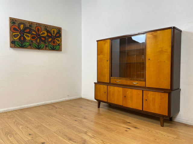 WMK I Stilvoller und gut erhaltener Mid-Century Wohnzimmerschrank mit Vitrine und Schubladen
