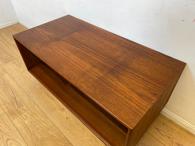 Stilvolles offenes skandinavisches Vintage Lowboard in Teakholz auf neuen Metallfüßen I Sideboard Kommode TV-Lowboard Regal Bücherregal Bank Board Phone Möbel Danish Design Mid-Century Teak I