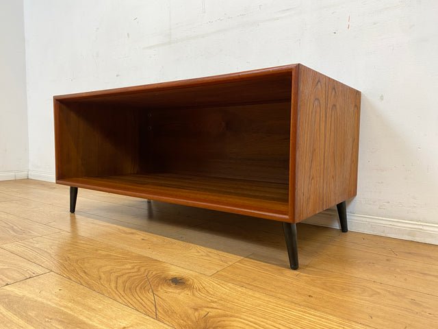 Stilvolles offenes skandinavisches Vintage Lowboard in Teakholz auf neuen Metallfüßen I Sideboard Kommode TV-Lowboard Regal Bücherregal Bank Board Phone Möbel Danish Design Mid-Century Teak I