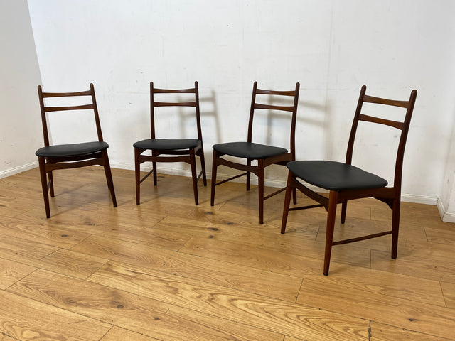│ Set aus 4 Mid-Century Designerstühlen │ Georg Leowald für Wilkhahn │ 60er Jahre, Teakholz & Kunstleder │ Stühle Esszimmerstühle Küchenstühle Holzstühle Lederstühle 4er Danish Design Vintage │