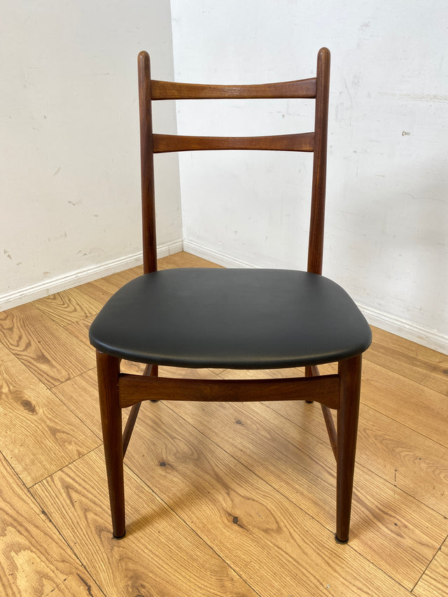 │ Set aus 4 Mid-Century Designerstühlen │ Georg Leowald für Wilkhahn │ 60er Jahre, Teakholz & Kunstleder │ Stühle Esszimmerstühle Küchenstühle Holzstühle Lederstühle 4er Danish Design Vintage │