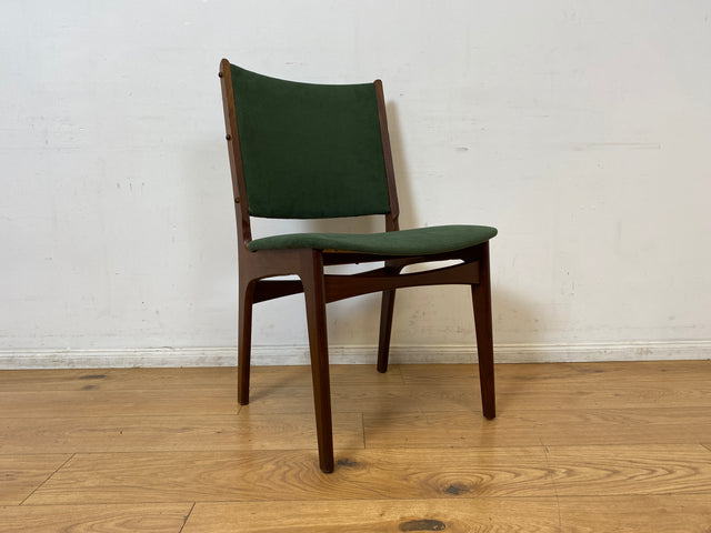 WMK I Set aus 6 skandinavischen Designer Stühlen von Erik Buck aus Nussbaum mit grünem Stoffbezug