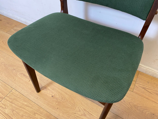 WMK I Set aus 6 skandinavischen Designer Stühlen von Erik Buck aus Nussbaum mit grünem Stoffbezug