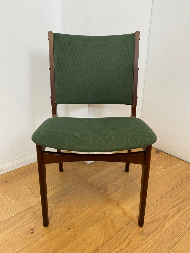 WMK I Set aus 6 skandinavischen Designer Stühlen von Erik Buck aus Nussbaum mit grünem Stoffbezug