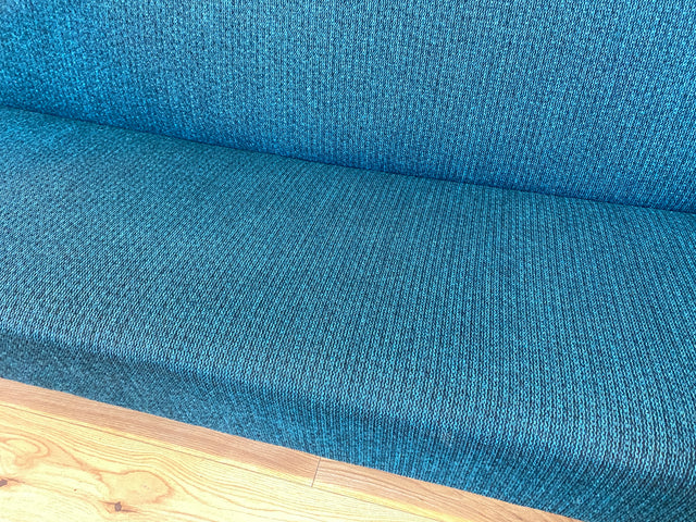 Elegantes skandinavisches Mid-Century Sofa mit Schlaffunktion , Teakholz Rahmen, und petrol Blauem Original Bezug I Couch Schlafsofa Schlafcouch Daybed Sitzgarnitur Danish Design Vintage 60er I