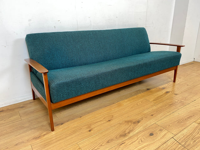 Elegantes skandinavisches Mid-Century Sofa mit Schlaffunktion , Teakholz Rahmen, und petrol Blauem Original Bezug I Couch Schlafsofa Schlafcouch Daybed Sitzgarnitur Danish Design Vintage 60er I
