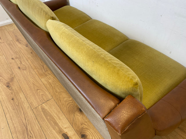 WMK I Retro pur! I Schönes und gemütliches Space Age Sofa auf Kugelrollen in senffarbigem Stoffbezug & Kunstleder