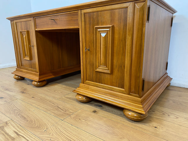 WMK I Hochwertiger Vintage 2-Personen Schreibtisch im Antiken Stil in Nussbaum