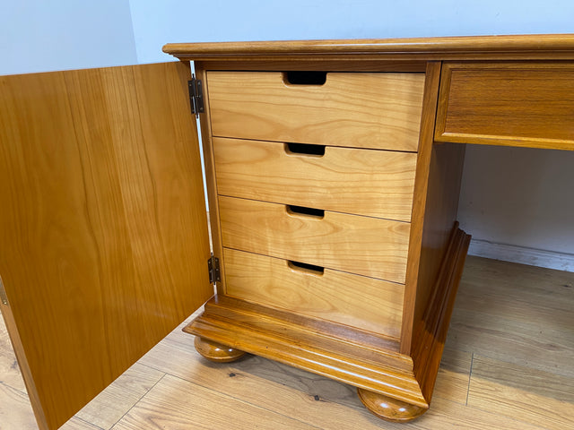 WMK I Hochwertiger Vintage 2-Personen Schreibtisch im Antiken Stil in Nussbaum