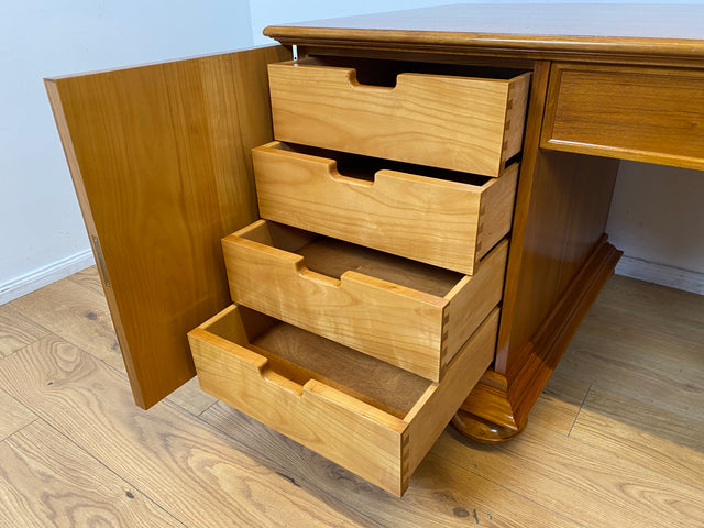 WMK I Hochwertiger Vintage 2-Personen Schreibtisch im Antiken Stil in Nussbaum