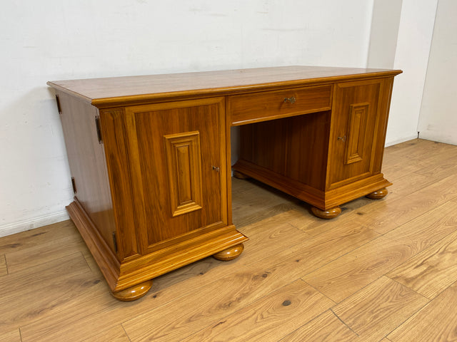 WMK I Hochwertiger Vintage 2-Personen Schreibtisch im Antiken Stil in Nussbaum