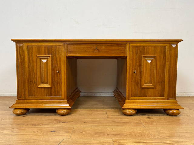 WMK I Hochwertiger Vintage 2-Personen Schreibtisch im Antiken Stil in Nussbaum
