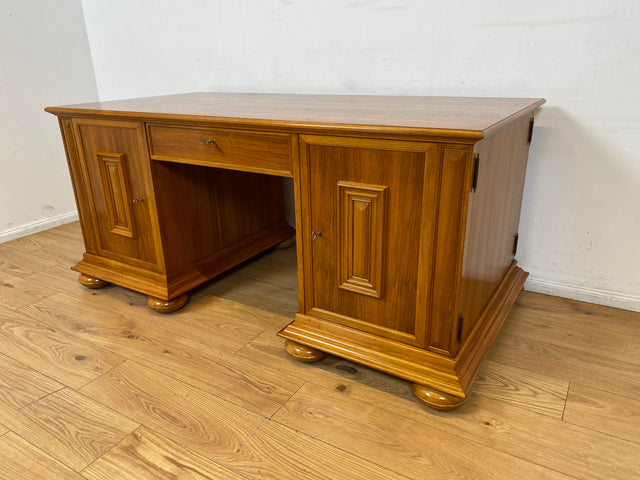 WMK I Hochwertiger Vintage 2-Personen Schreibtisch im Antiken Stil in Nussbaum