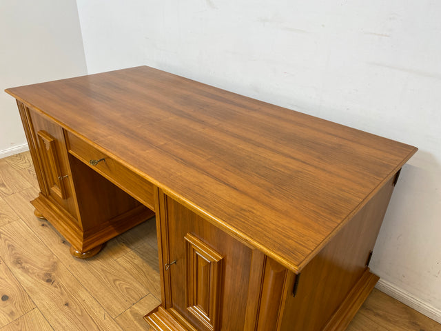 WMK I Hochwertiger Vintage 2-Personen Schreibtisch im Antiken Stil in Nussbaum