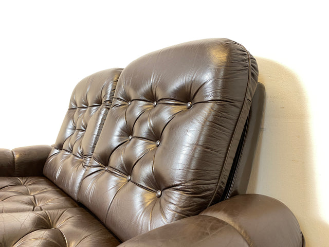 WMK I Schönes und sehr gemütliches Vintage 2er Sofa mit gestepptem Echtleder Bezug und charaktervoller Patina
