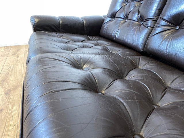 WMK I Schönes und sehr gemütliches Vintage 2er Sofa mit gestepptem Echtleder Bezug und charaktervoller Patina