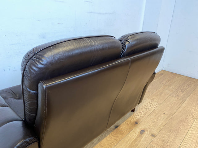 WMK I Schönes und sehr gemütliches Vintage 2er Sofa mit gestepptem Echtleder Bezug und charaktervoller Patina