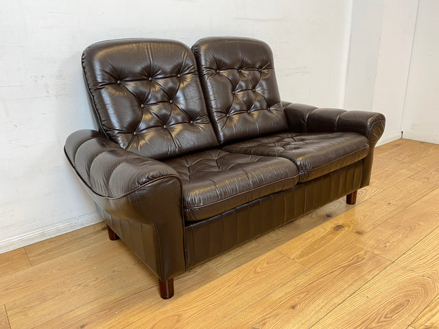WMK I Schönes und sehr gemütliches Vintage 2er Sofa mit gestepptem Echtleder Bezug und charaktervoller Patina