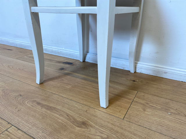 WMK I Versand möglich I 1/2 Schöner weißer Mid-Century Sitzhocker mit gepolstertem Sitz in Rosa