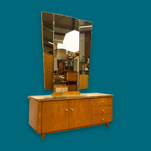 WMK I Stilvolle Mid-Century Spiegelkommode mit Klappbarem Spiegel & Schubladen