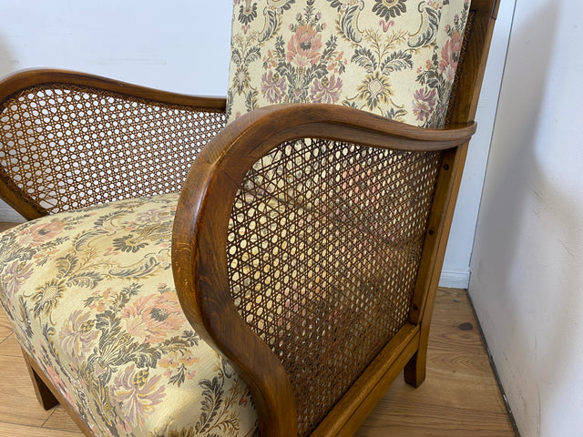 WMK I 1/2 Wunderschöner antiker Sessel mit floralem Bezug , Wiener Geflecht und Federkern (Kopie)