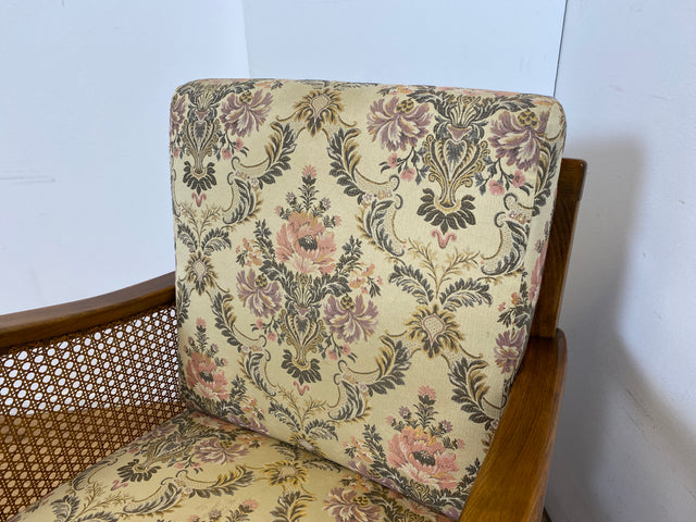 WMK I 1/2 Wunderschöner antiker Sessel mit floralem Bezug , Wiener Geflecht und Federkern (Kopie)